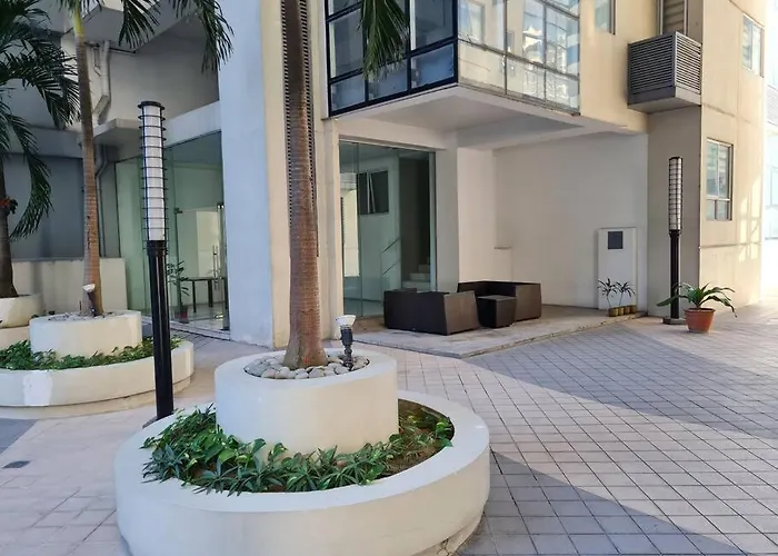 Cozy 2br In Bgc Near Golf Course - B Tb Apartment *