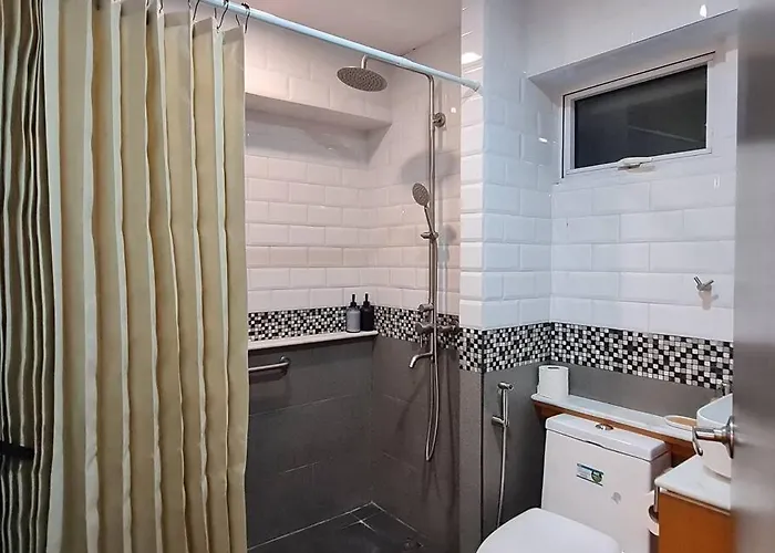 Cozy 2br In Bgc Near Golf Course - B Tb