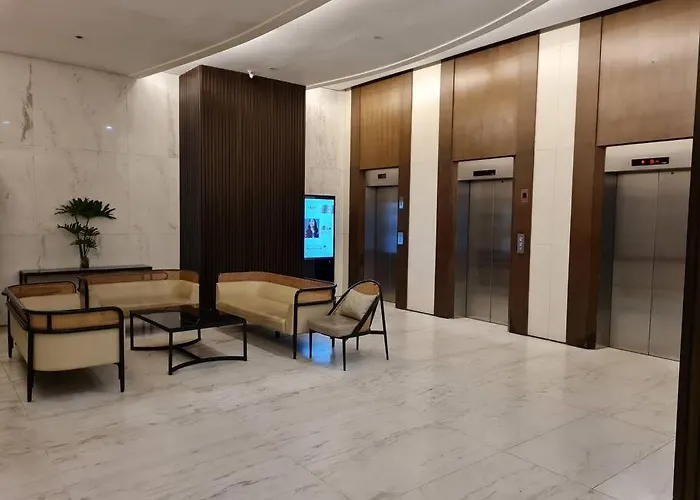 Cozy 2br In Bgc Near Golf Course - B Tb