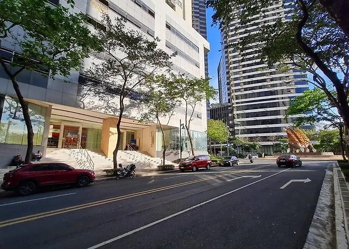 Cozy 2br In Bgc Near Golf Course - B Tb Manila